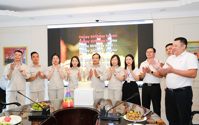 Vui sinh nhật, thêm gắn kết